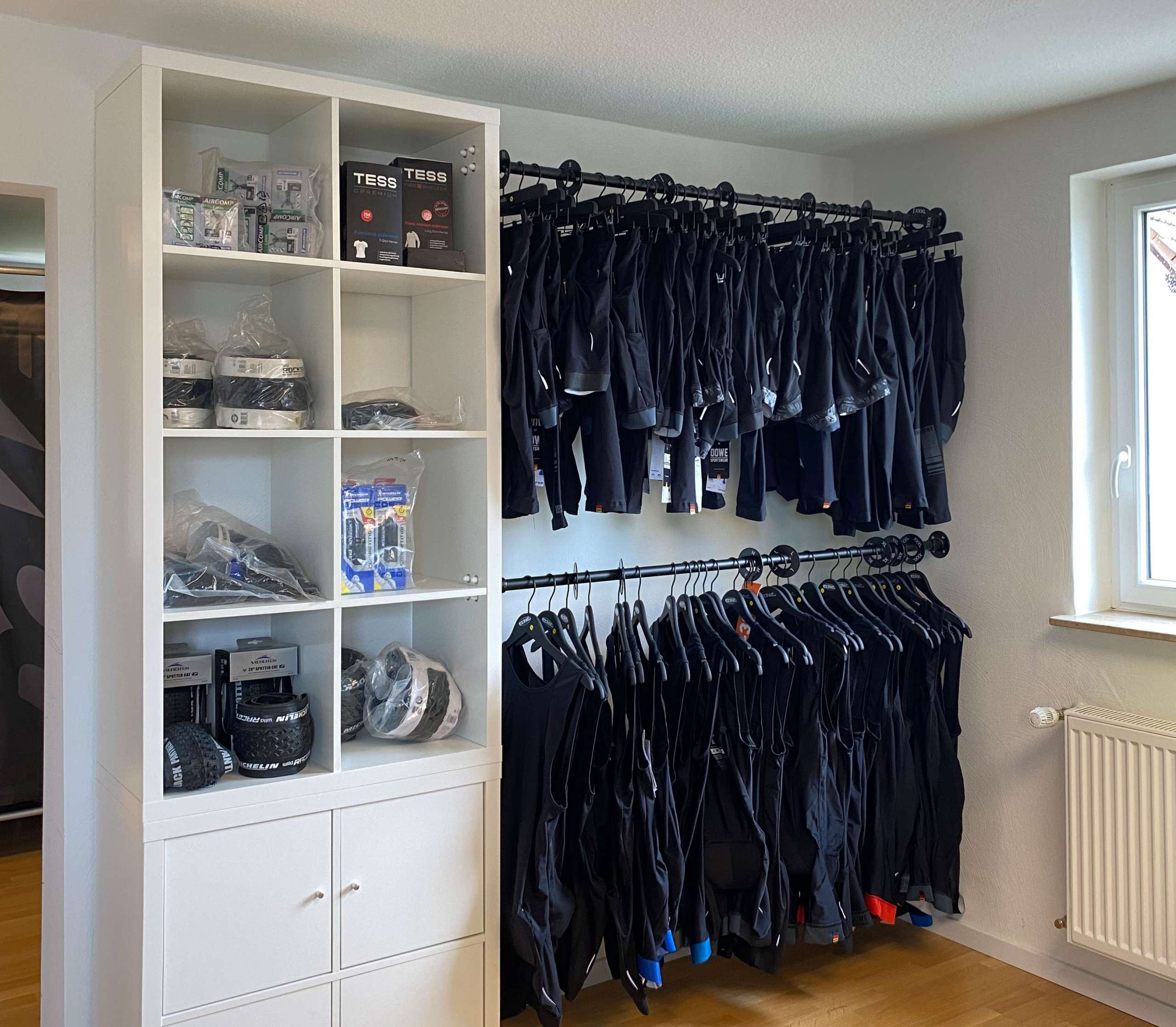 DOWE Sportswear Outlet 3.jpg