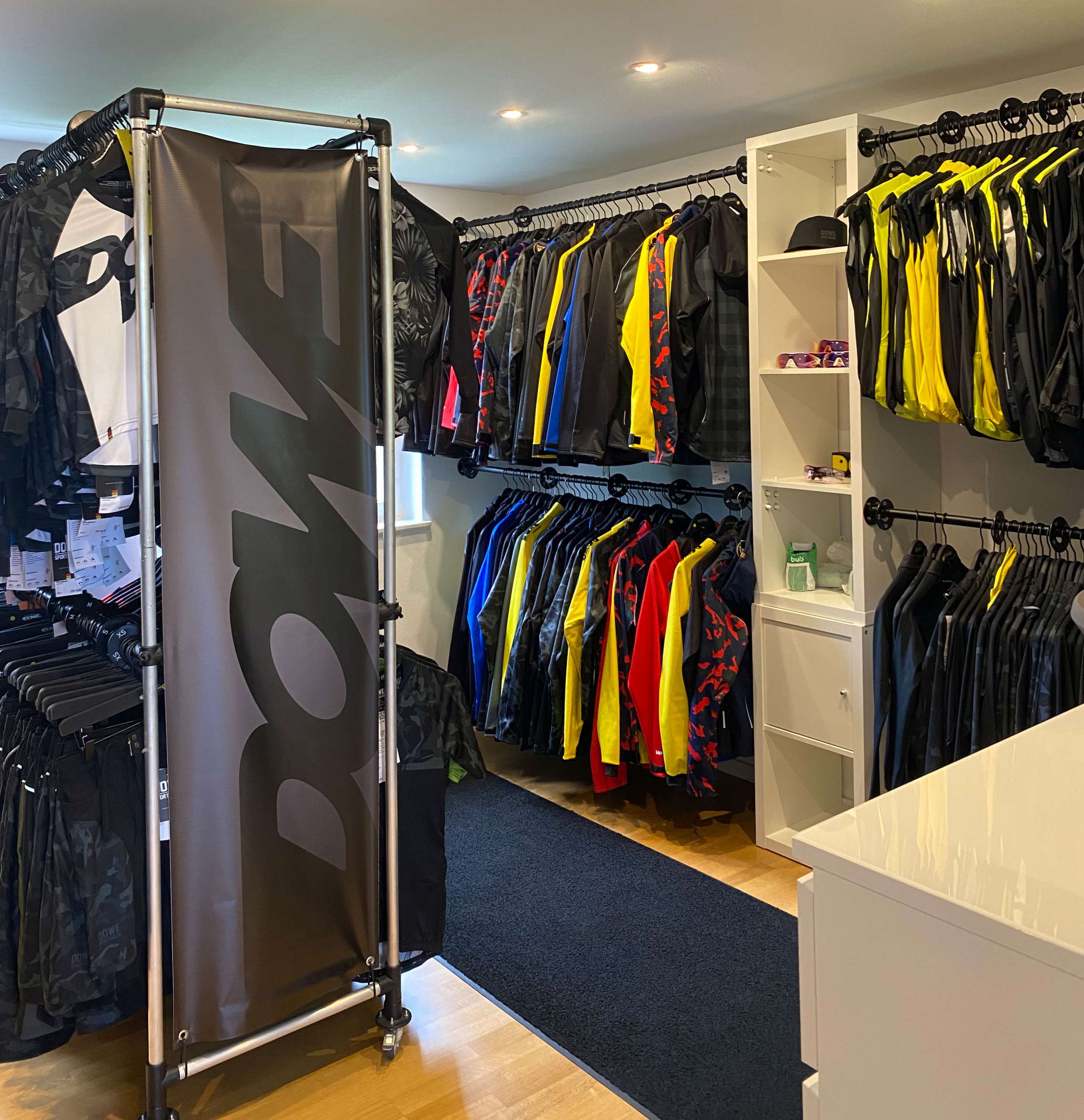 DOWE Sportswear Outlet 6.jpg