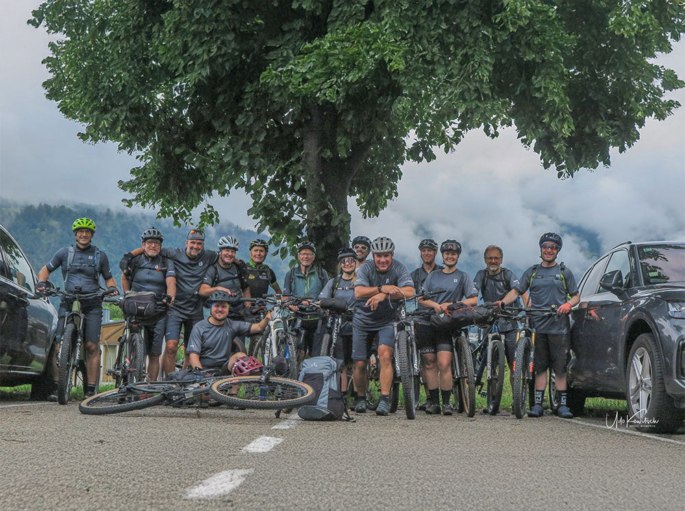One Team – one Spirit – Alpencross in Custom Made Outfit