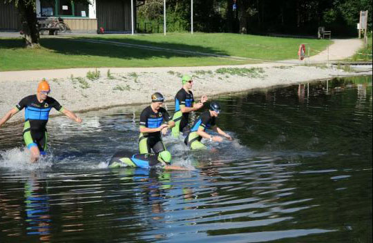 Athletes with DOWE PreSeries Aero Tri Suits going into the water