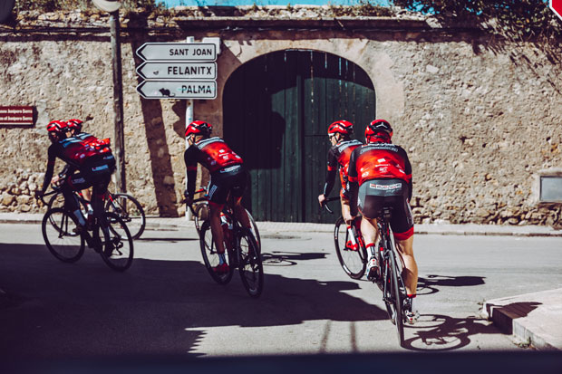 Rennrad-Athleten von Team Leeze auf Mallorca