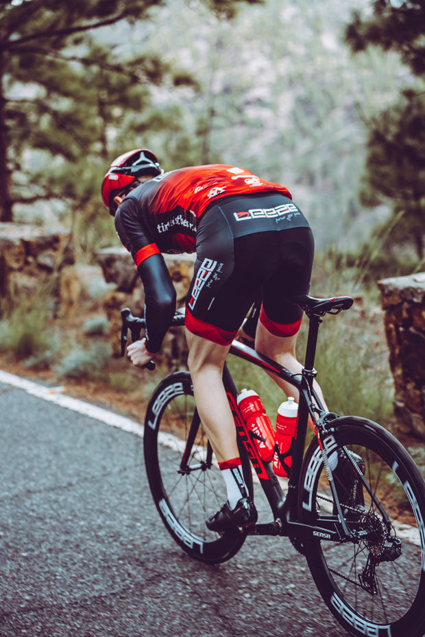 Rennrad-Athlet von Team Leeze auf Mallorca