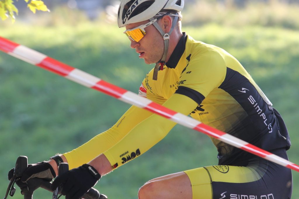 DOWE SPortswear-Team DOWE Simplon-cross-im-park-4