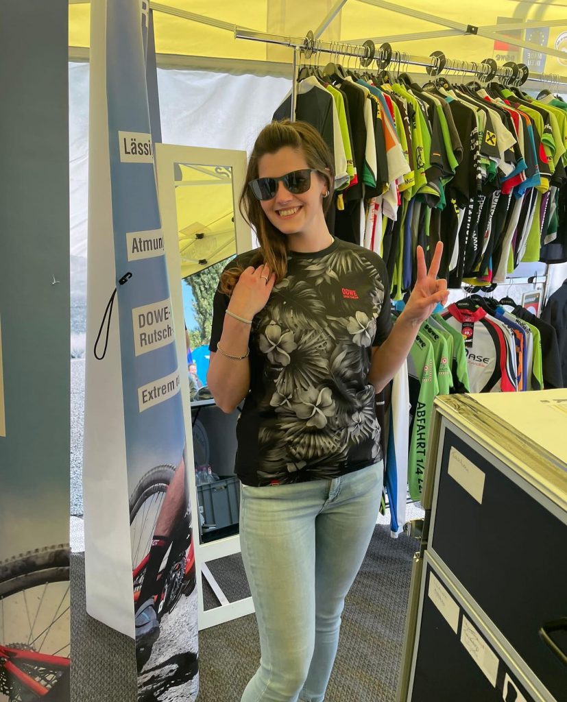 Johanna von DOWE Sportswear auf dem Bikefestival Riva am DOWE Messestand