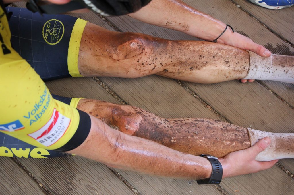 dowe-simplon-marathon-dm-dreckige-beine