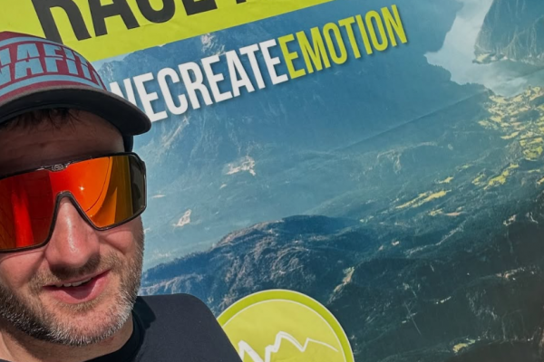 dowe-sportswear-falko-kunz-race-arround-austria-selfi