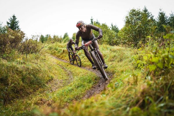 dowe-sportswear-johannes-keller-schwarzwald-bikemarathon-kurve
